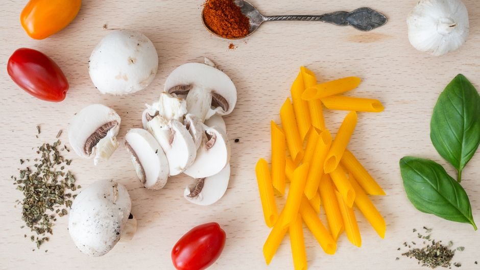 Ingredients for crockpot creamy sausage pasta