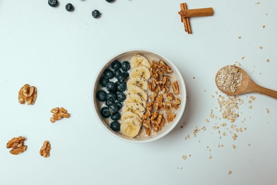 Ingredients for easy oatmeal recipe healthy
