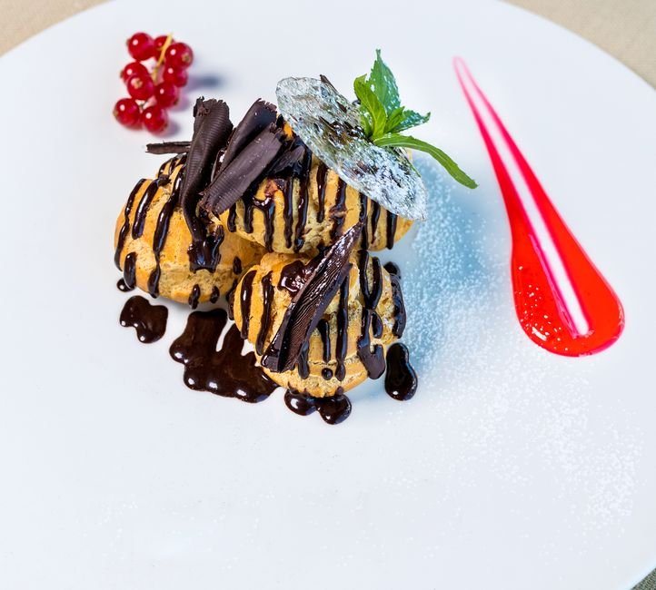 Plated keto cheesecake bite
