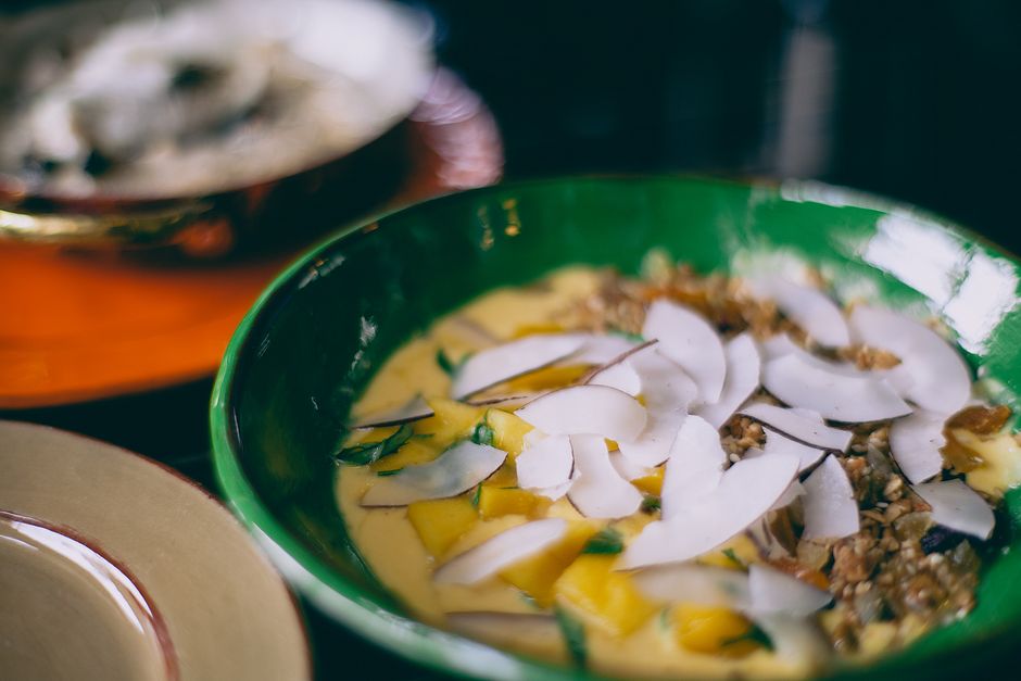 Plated healthy smoothie bowl recipe