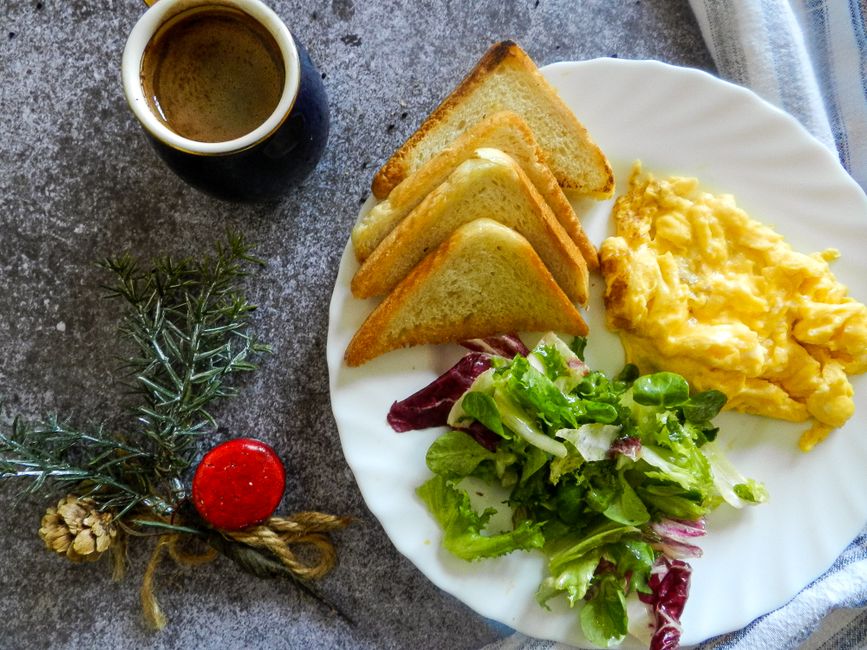 Easy Egg Breakfast Recipe: Quick, Delicious & Ready in 10 Minutes - featured image