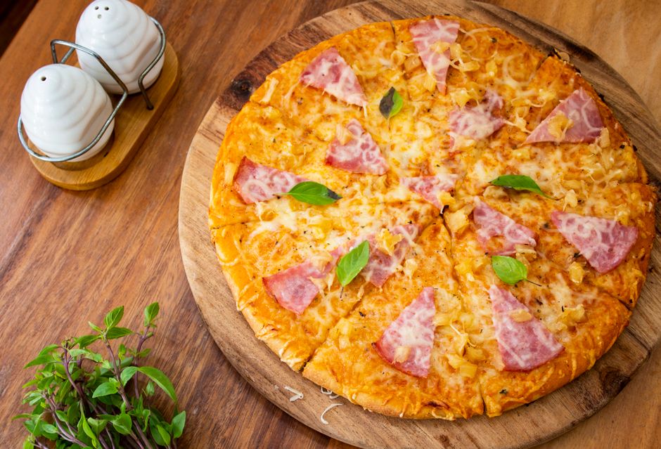Keto Fathead Pizza Recipe — Crispy, Cheesy & Low-Carb - featured image
