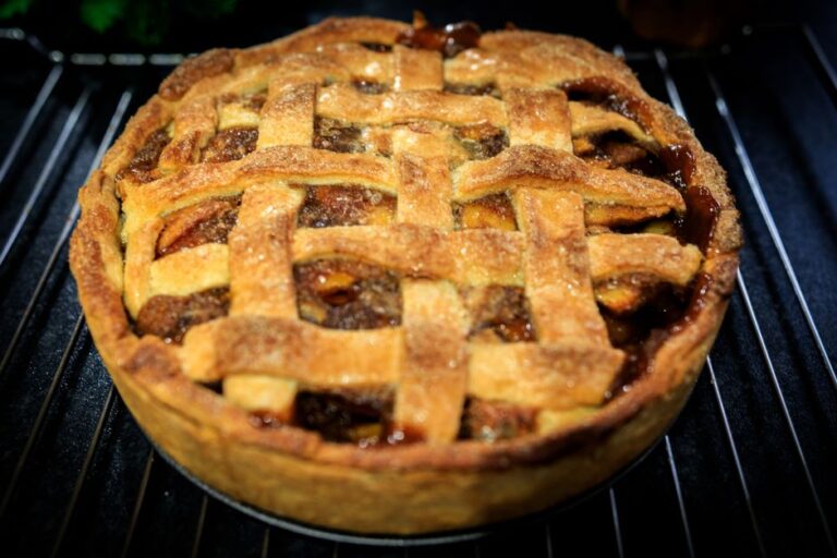 Gluten Free Apple Pie Recipe — Easy & Delicious - featured image