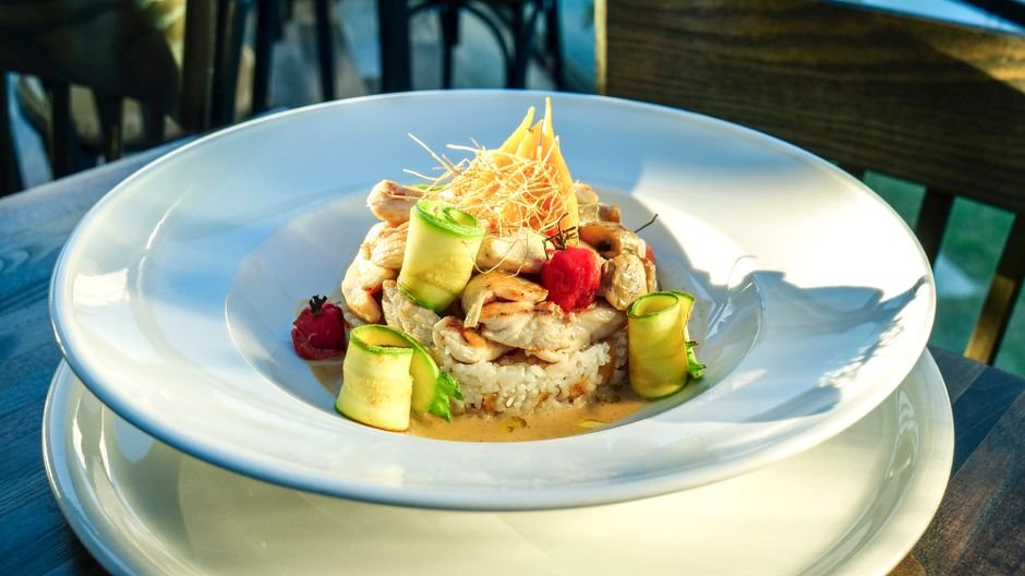 Plated healthy cauliflower rice recipe