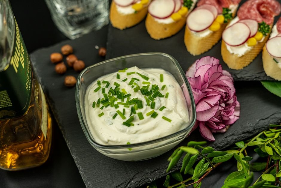 Plated high protein cottage cheese dip