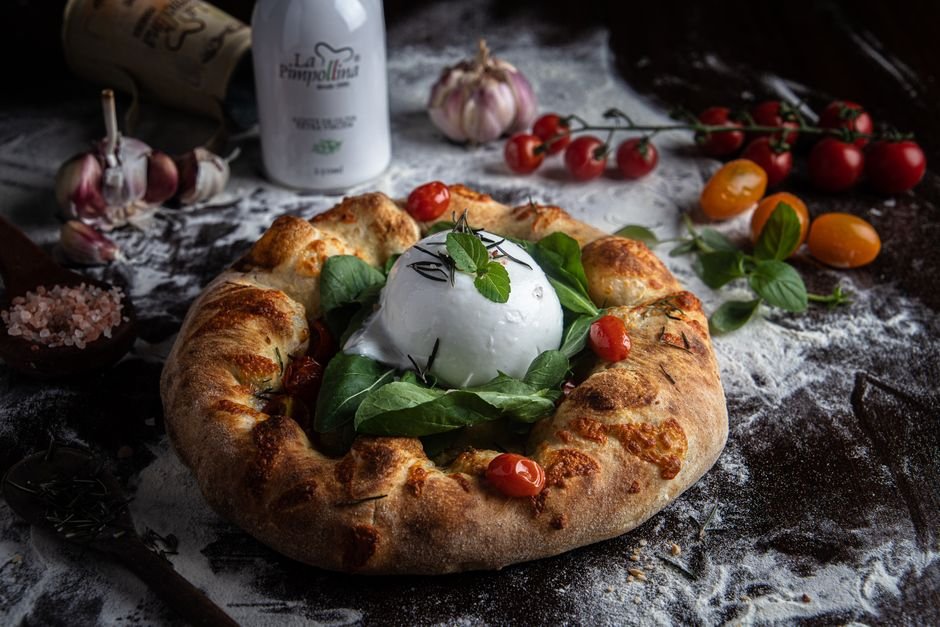Plated low carb cauliflower pizza
